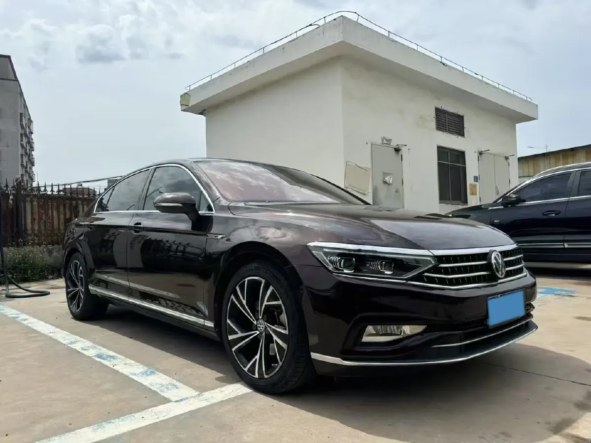 2020 Volkswagen Magotan 2.0T 220HP L4 7DCT,autocango,china used car exporter,china ev exporter,chinese used car exporter,chinese used ev exporter