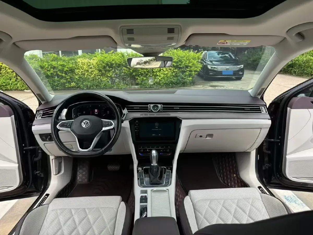 2020 Volkswagen Magotan 2.0T 220HP L4 7DCT,autocango,china used car exporter,china ev exporter,chinese used car exporter,chinese used ev exporter