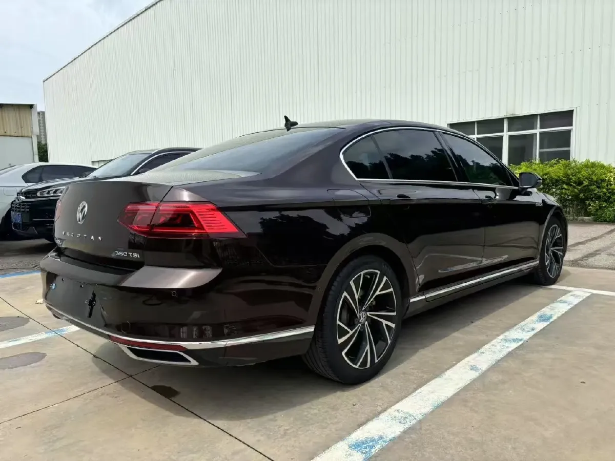 2020 Volkswagen Magotan 2.0T 220HP L4 7DCT,autocango,china used car exporter,china ev exporter,chinese used car exporter,chinese used ev exporter