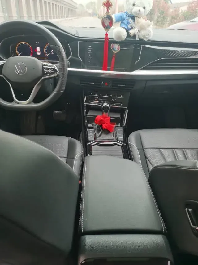 2024 Volkswagen Passat 2.0T 220HP L4 7DCT,autocango,china used car exporter,china ev exporter,chinese used car exporter,chinese used ev exporter