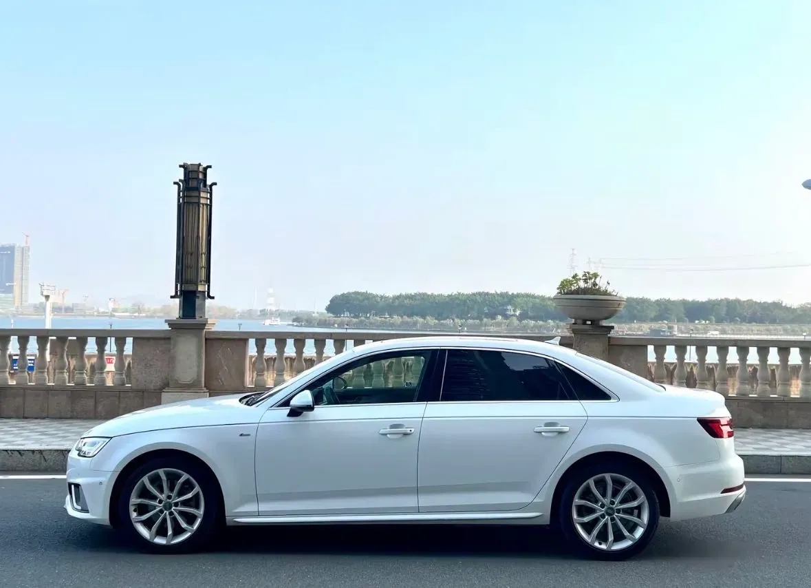 2019 Audi A4L 2.0T 190HP L4 7DCT,autocango,china used car exporter,china ev exporter,chinese used car exporter,chinese used ev exporter
