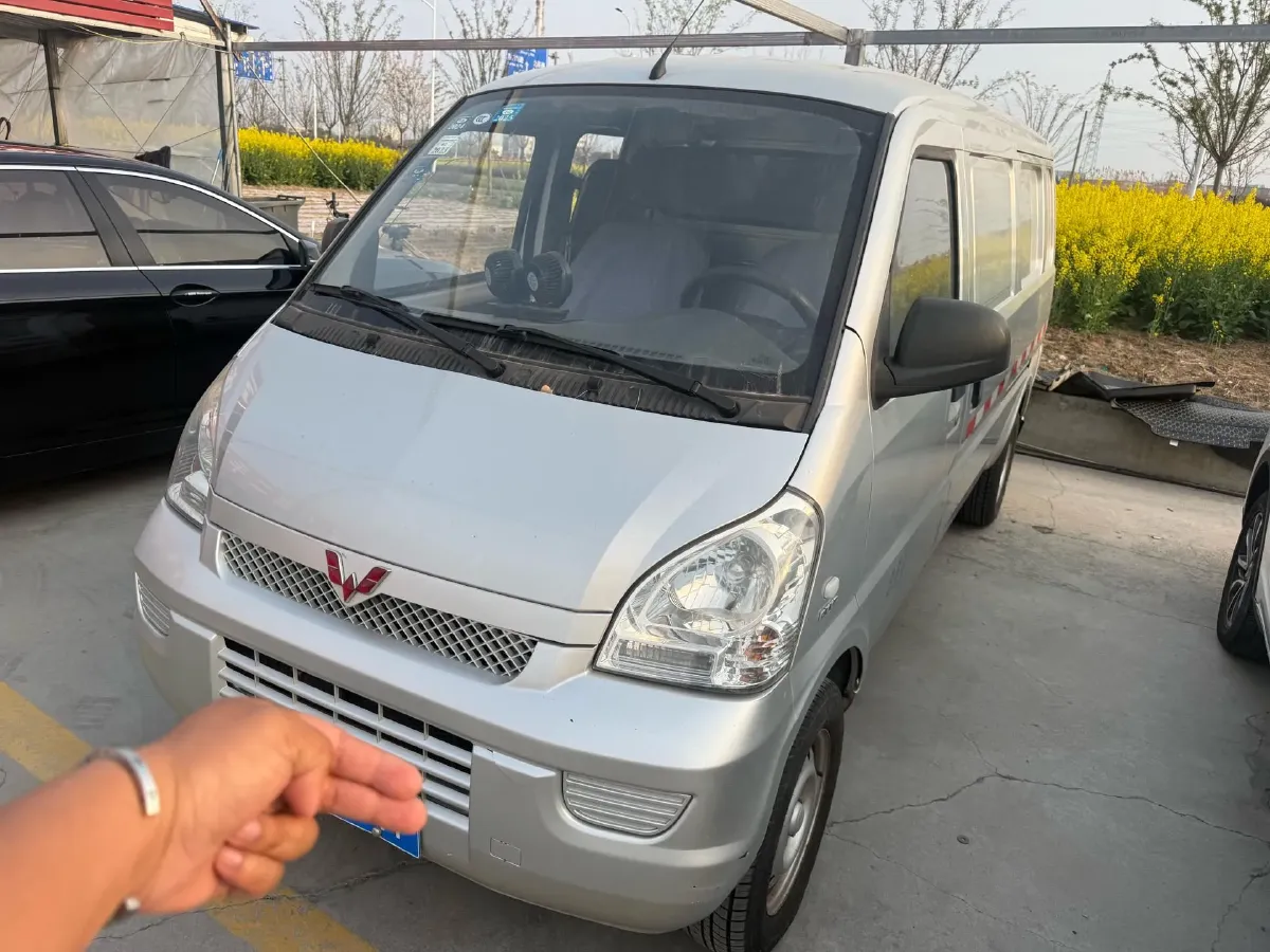 2019 WuLing RongGuang 1.5L 107HP L4 5MT,autocango,china used car exporter,china ev exporter,chinese used car exporter,chinese used ev exporter