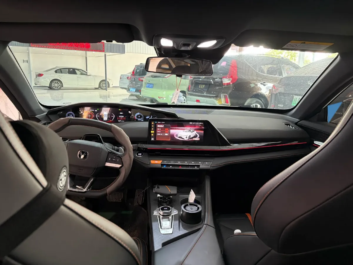 2024 ChangAn UNI-V 1.5T 188HP L4 7DCT,autocango,china used car exporter,china ev exporter,chinese used car exporter,chinese used ev exporter