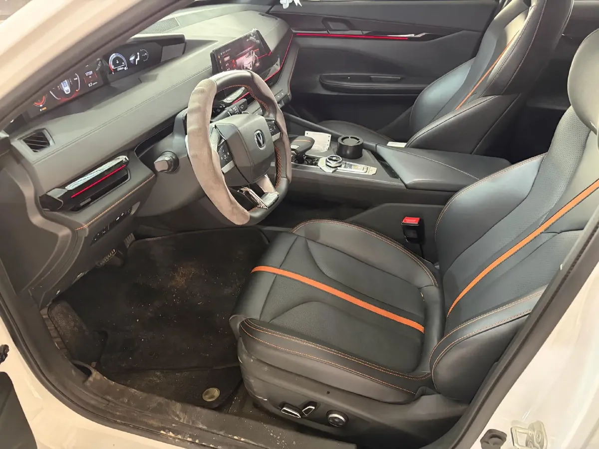 2024 ChangAn UNI-V 1.5T 188HP L4 7DCT,autocango,china used car exporter,china ev exporter,chinese used car exporter,chinese used ev exporter