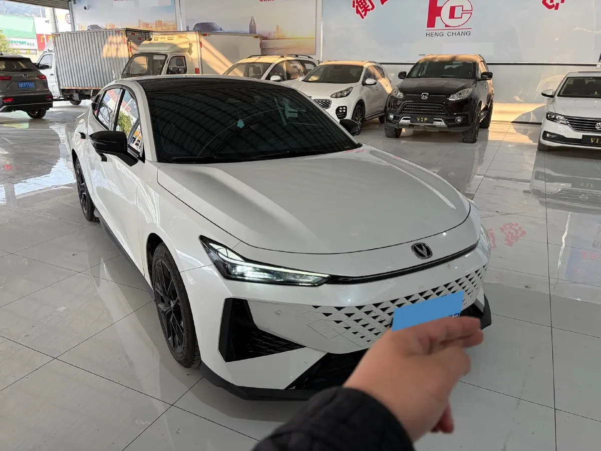 2024 ChangAn UNI-V 1.5T 188HP L4 7DCT,autocango,china used car exporter,china ev exporter,chinese used car exporter,chinese used ev exporter