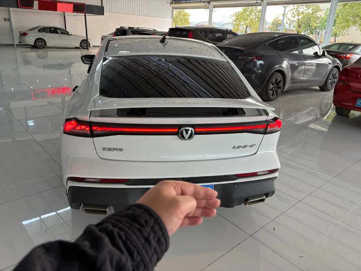 2024 ChangAn UNI-V 1.5T 188HP L4 7DCT,autocango,china used car exporter,china ev exporter,chinese used car exporter,chinese used ev exporter