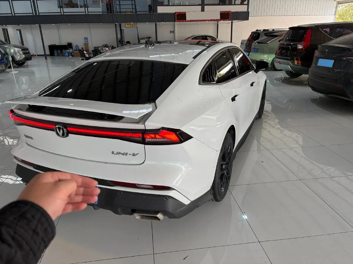 2024 ChangAn UNI-V 1.5T 188HP L4 7DCT,autocango,china used car exporter,china ev exporter,chinese used car exporter,chinese used ev exporter
