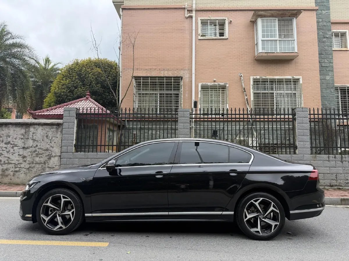 2023 Volkswagen Magotan 2.0T 186HP L4 7DCT,autocango,china used car exporter,china ev exporter,chinese used car exporter,chinese used ev exporter