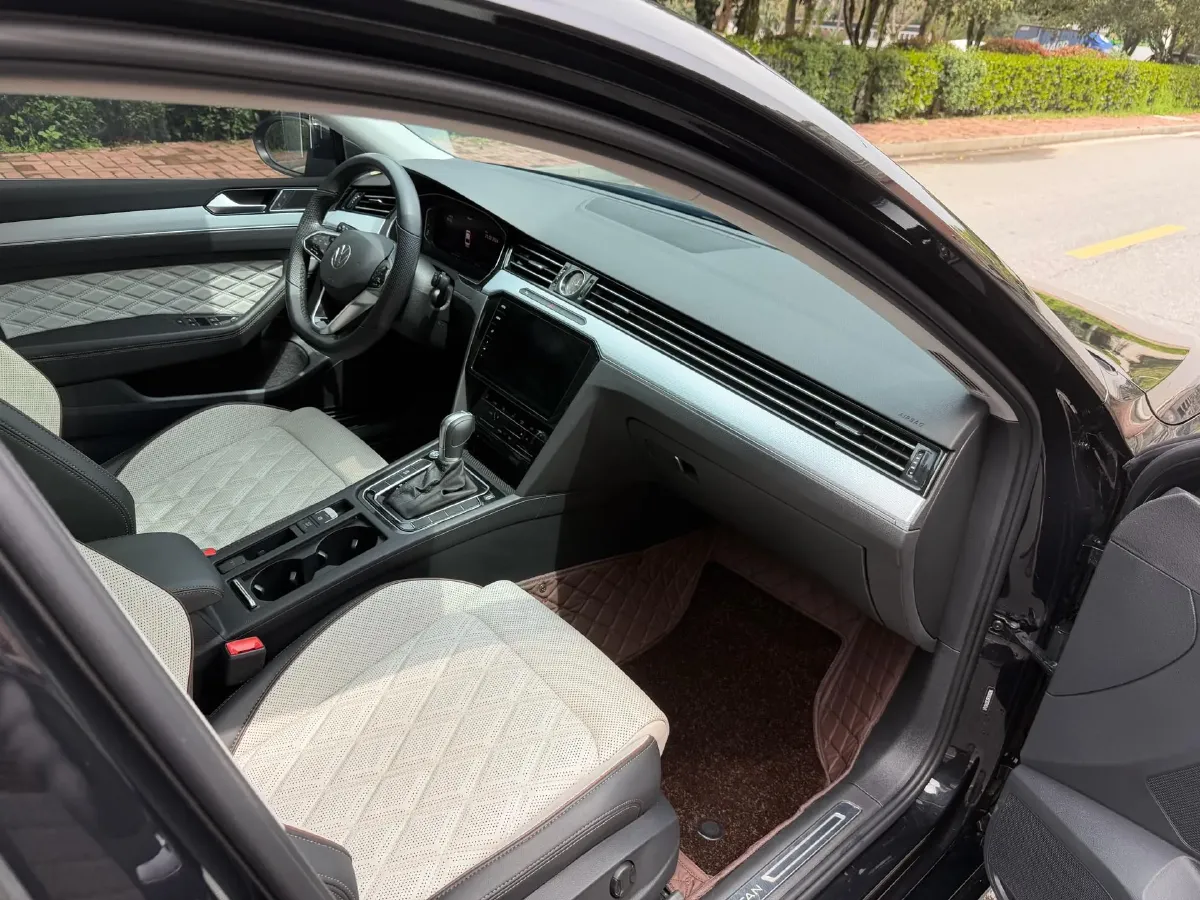 2023 Volkswagen Magotan 2.0T 186HP L4 7DCT,autocango,china used car exporter,china ev exporter,chinese used car exporter,chinese used ev exporter