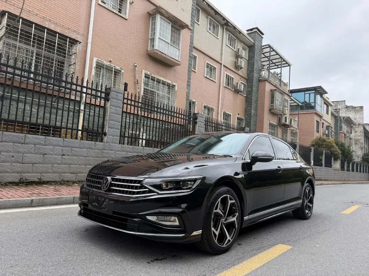2023 Volkswagen Magotan 2.0T 186HP L4 7DCT,autocango,china used car exporter,china ev exporter,chinese used car exporter,chinese used ev exporter