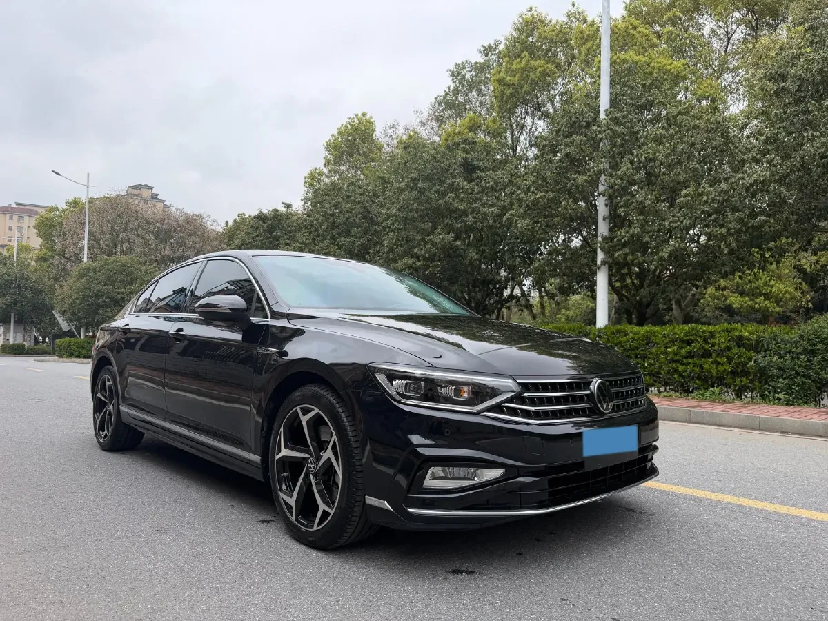 2023 Volkswagen Magotan 2.0T 186HP L4 7DCT,autocango,china used car exporter,china ev exporter,chinese used car exporter,chinese used ev exporter
