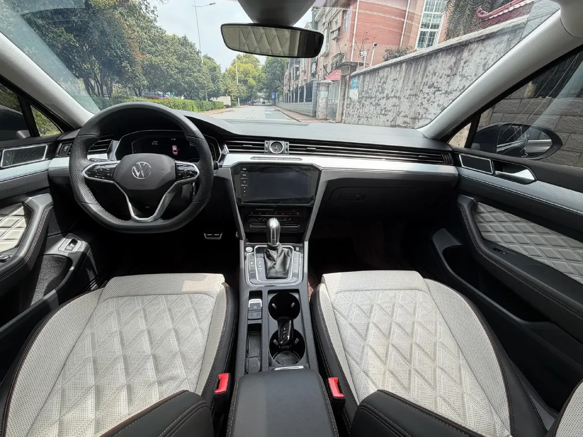 2023 Volkswagen Magotan 2.0T 186HP L4 7DCT,autocango,china used car exporter,china ev exporter,chinese used car exporter,chinese used ev exporter