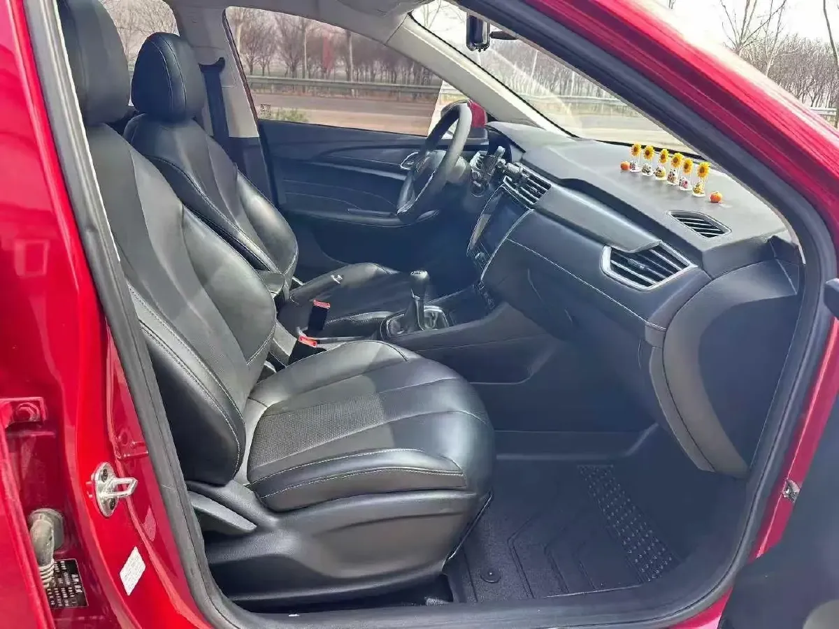 2019 Roewe i5 1.5L 120HP L4 5MT,autocango,china used car exporter,china ev exporter,chinese used car exporter,chinese used ev exporter