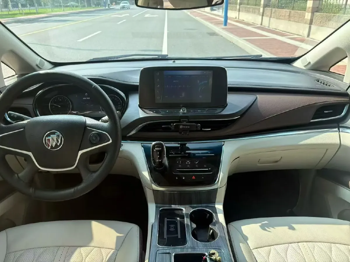 2022 Buick GL8 2.0T 237HP L4 9AT,autocango,china used car exporter,china ev exporter,chinese used car exporter,chinese used ev exporter