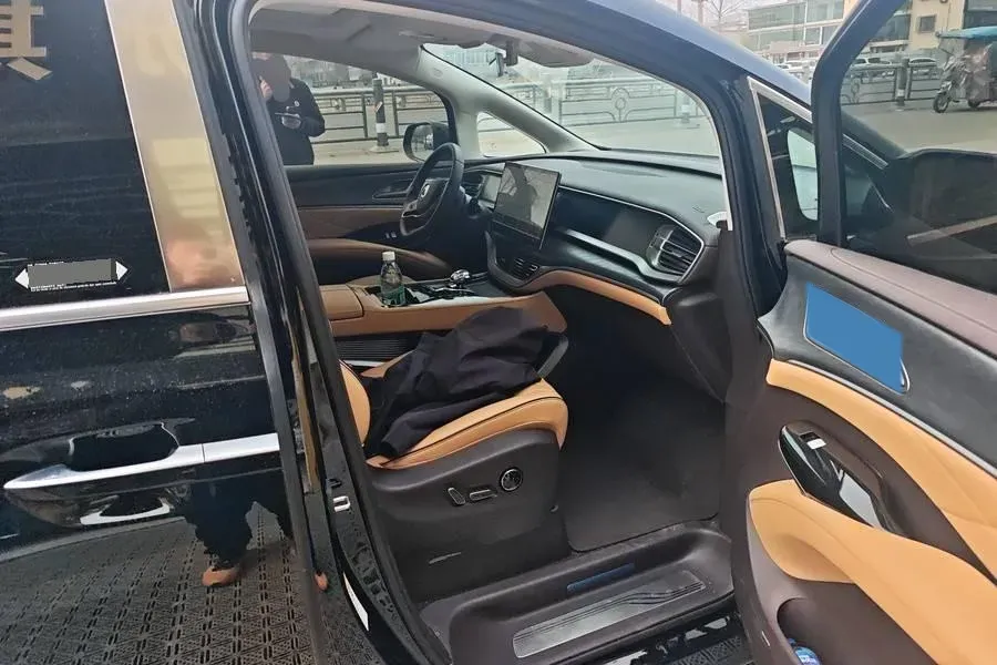 2024 Denza D9 1.5T 139HP L4 E-CVT PHEV 40KWH,autocango,china used car exporter,china ev exporter,chinese used car exporter,chinese used ev exporter