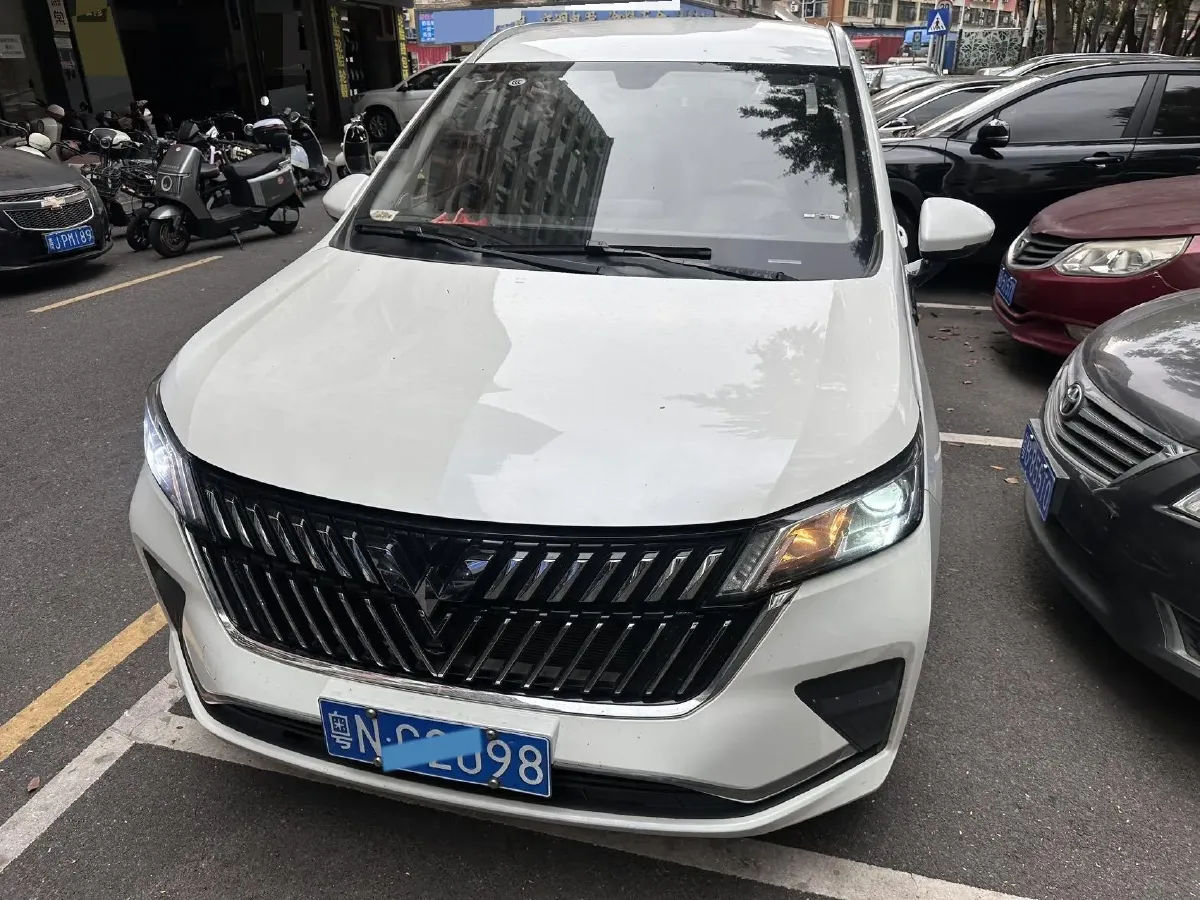 2022 WuLing JiaChen 1.5L 99HP L4 6MT,autocango,china used car exporter,china ev exporter,chinese used car exporter,chinese used ev exporter