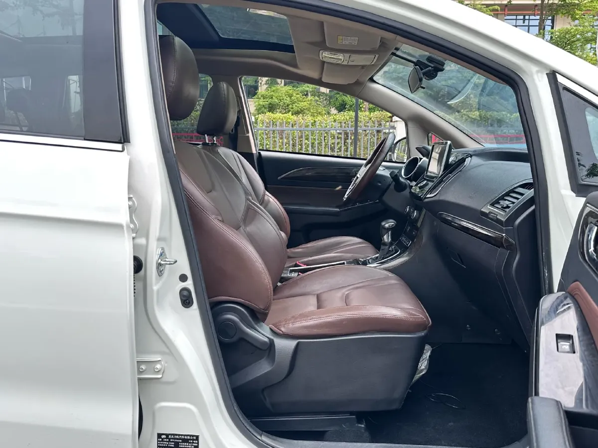 2017 LiFan XuanLang 2.0L 141HP L4 CVT,autocango,china used car exporter,china ev exporter,chinese used car exporter,chinese used ev exporter