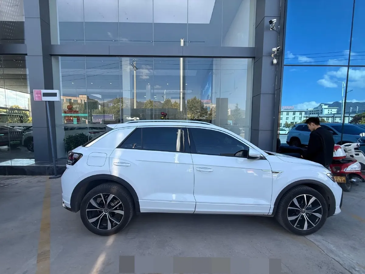 2024 Volkswagen T-Roc 1.5T 160HP L4 7DCT,autocango,china used car exporter,china ev exporter,chinese used car exporter,chinese used ev exporter