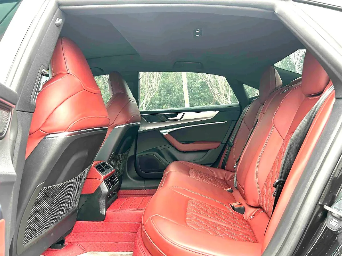 2024 Audi A7L 2.0T 245HP L4 7DCT,autocango,china used car exporter,china ev exporter,chinese used car exporter,chinese used ev exporter