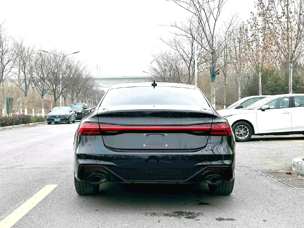 2024 Audi A7L 2.0T 245HP L4 7DCT,autocango,china used car exporter,china ev exporter,chinese used car exporter,chinese used ev exporter