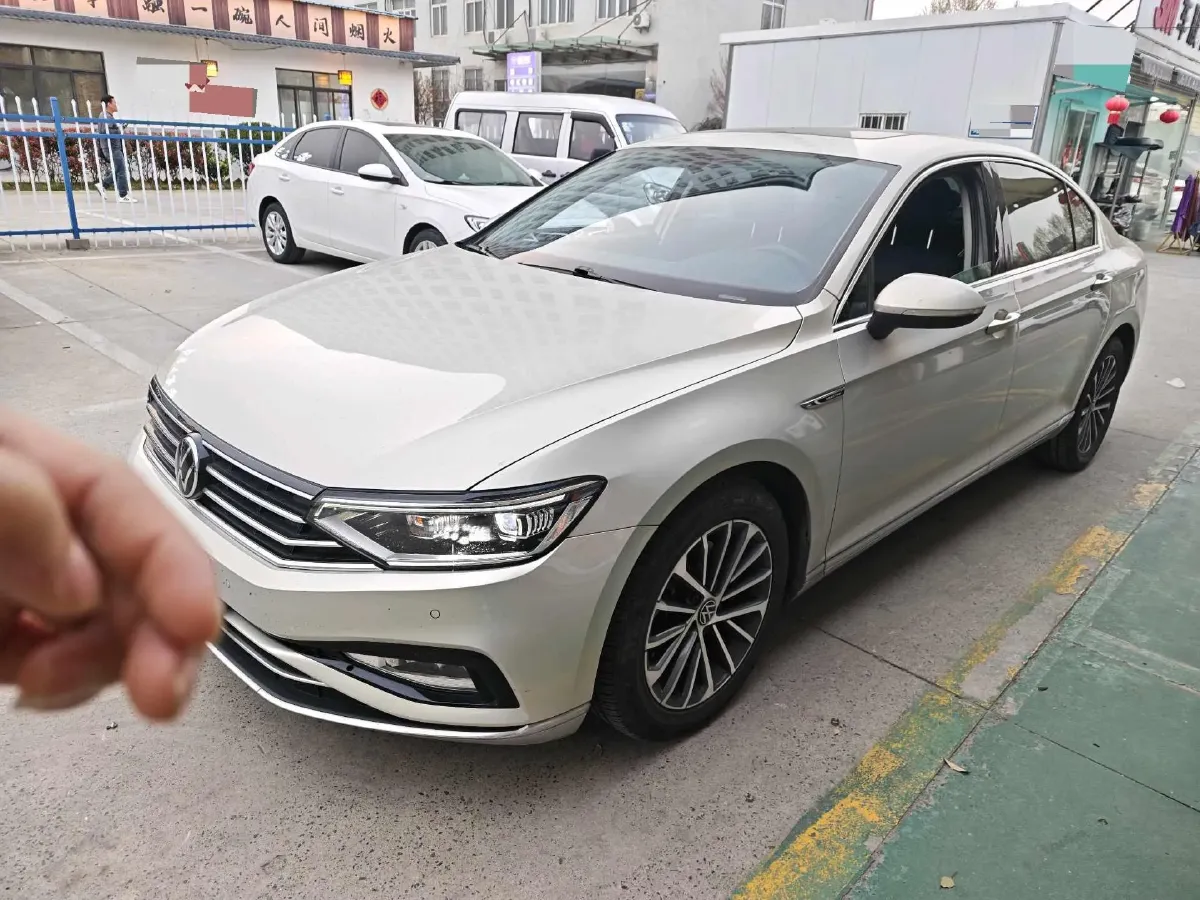 2020 Volkswagen Magotan 2.0T 186HP L4 7DCT,autocango,china used car exporter,china ev exporter,chinese used car exporter,chinese used ev exporter