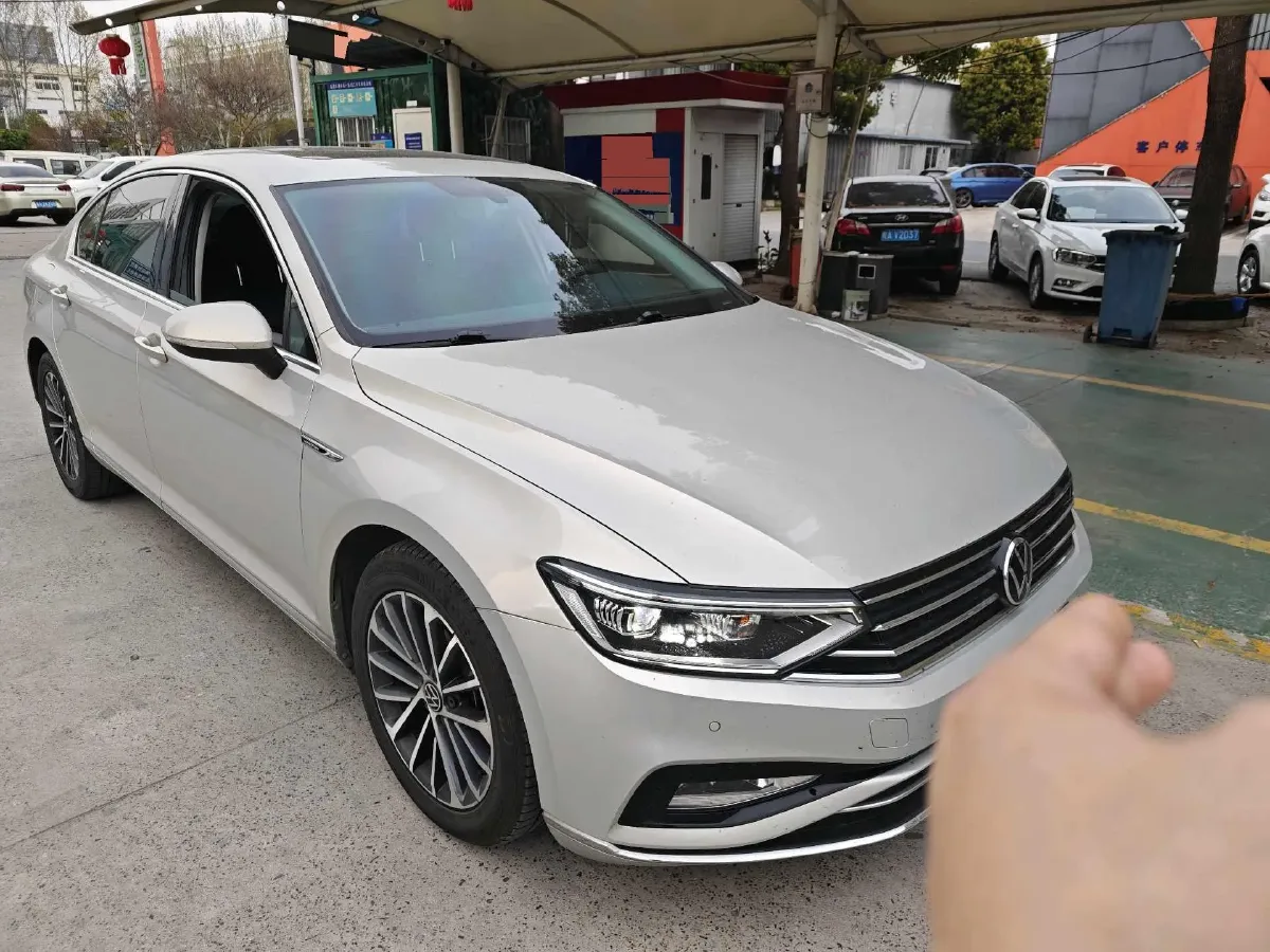 2020 Volkswagen Magotan 2.0T 186HP L4 7DCT,autocango,china used car exporter,china ev exporter,chinese used car exporter,chinese used ev exporter