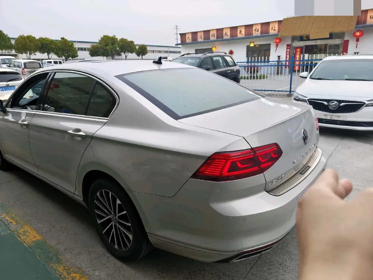 2020 Volkswagen Magotan 2.0T 186HP L4 7DCT,autocango,china used car exporter,china ev exporter,chinese used car exporter,chinese used ev exporter