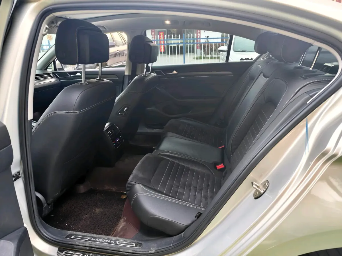 2020 Volkswagen Magotan 2.0T 186HP L4 7DCT,autocango,china used car exporter,china ev exporter,chinese used car exporter,chinese used ev exporter