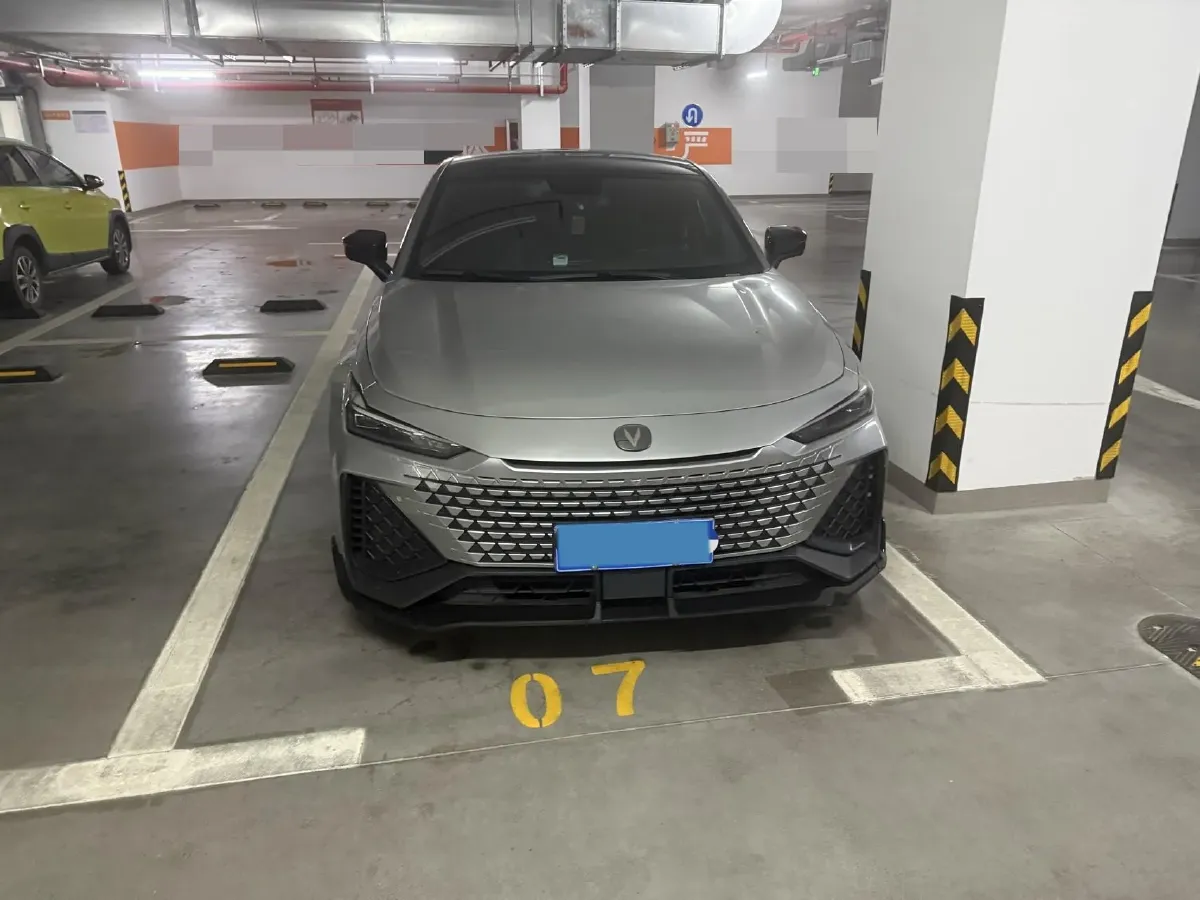 2022 ChangAn UNI-V 1.5T 188HP L4 7DCT,autocango,china used car exporter,china ev exporter,chinese used car exporter,chinese used ev exporter