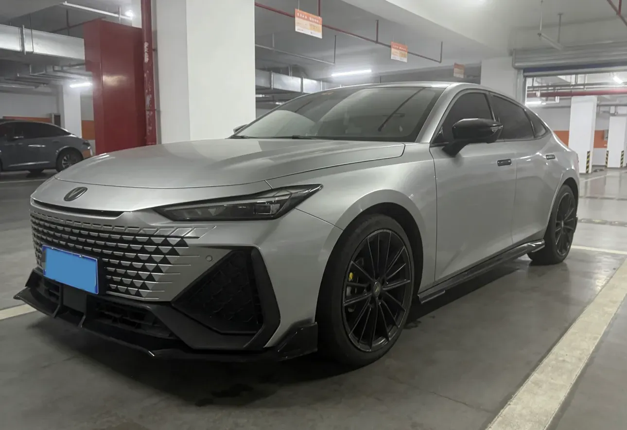 2022 ChangAn UNI-V 1.5T 188HP L4 7DCT,autocango,china used car exporter,china ev exporter,chinese used car exporter,chinese used ev exporter