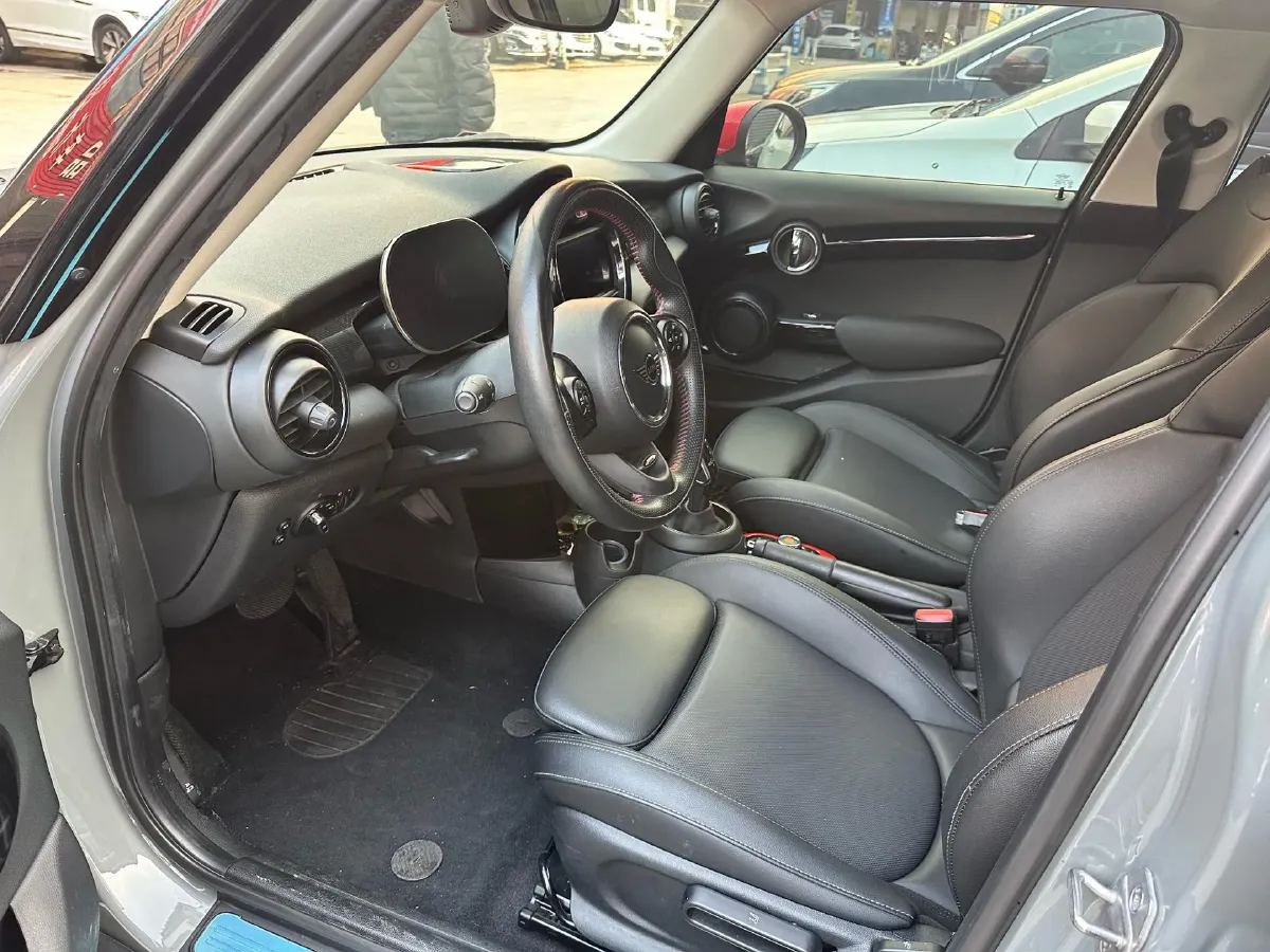 2021 MINI MINI 2.0T 192HP L4 7DCT,autocango,china used car exporter,china ev exporter,chinese used car exporter,chinese used ev exporter