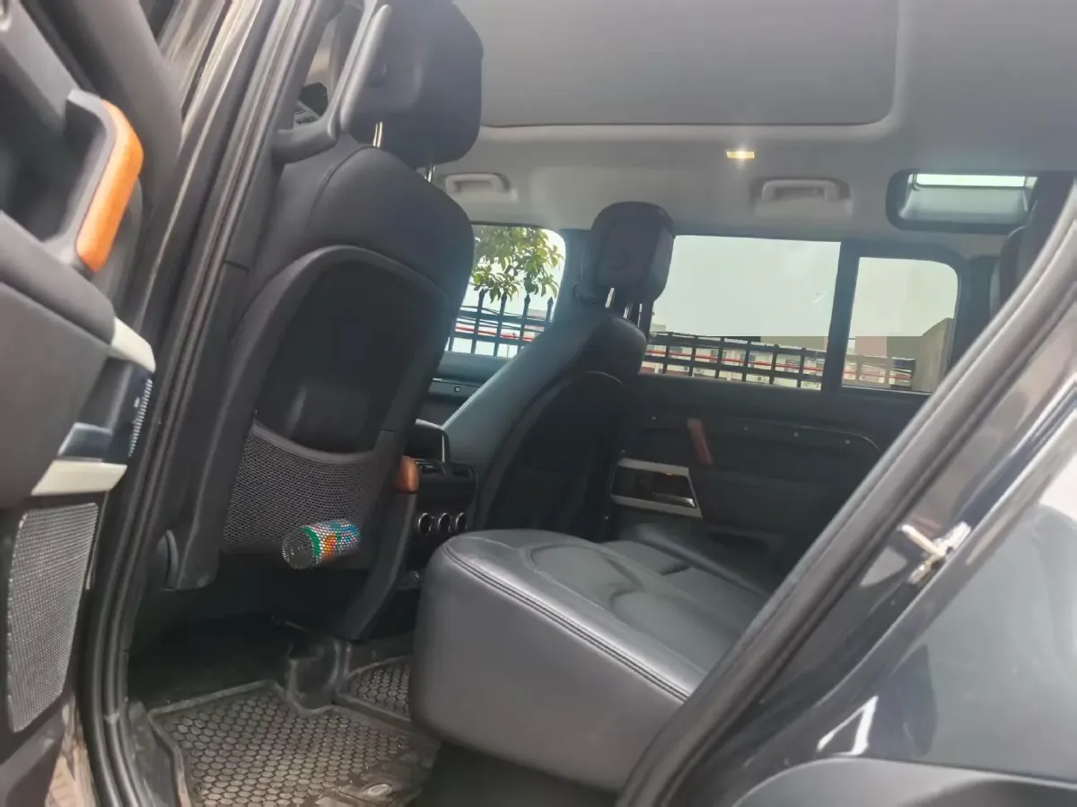 2023 Land Rover Defender 3.0T 400HP L6 8AT,autocango,china used car exporter,china ev exporter,chinese used car exporter,chinese used ev exporter