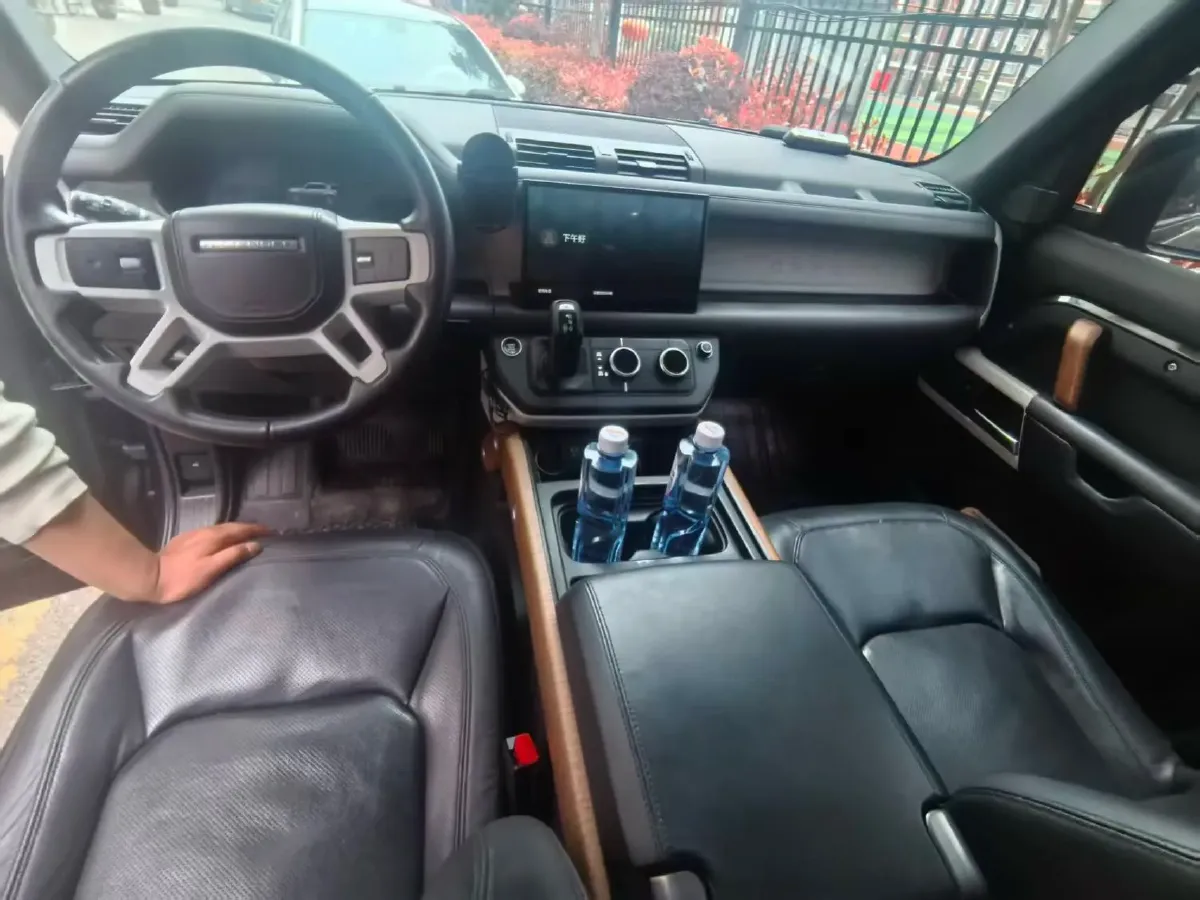 2023 Land Rover Defender 3.0T 400HP L6 8AT,autocango,china used car exporter,china ev exporter,chinese used car exporter,chinese used ev exporter