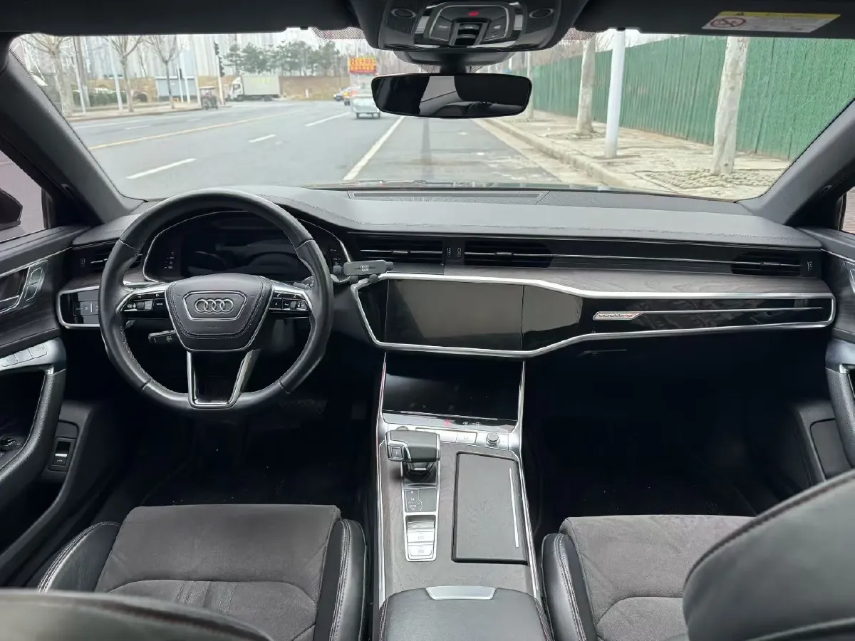 2023 Audi A6L 2.0T 245HP L4 7DCT,autocango,china used car exporter,china ev exporter,chinese used car exporter,chinese used ev exporter