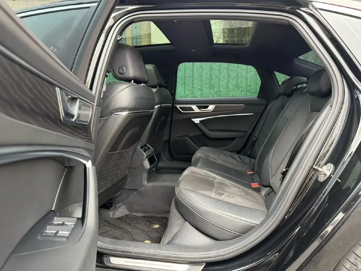 2023 Audi A6L 2.0T 245HP L4 7DCT,autocango,china used car exporter,china ev exporter,chinese used car exporter,chinese used ev exporter