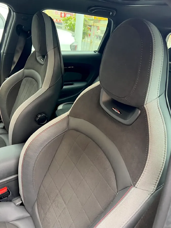 2021 MINI JCW CLUBMAN 2.0T 272HP L4 8AT,autocango,china used car exporter,china ev exporter,chinese used car exporter,chinese used ev exporter