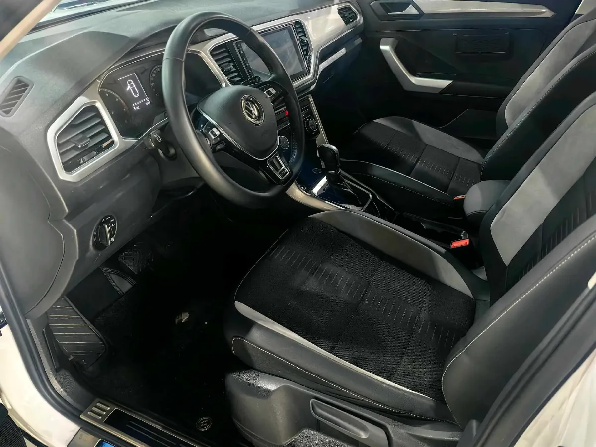 2022 Volkswagen T-Roc 1.4T 150HP L4 7DCT,autocango,china used car exporter,china ev exporter,chinese used car exporter,chinese used ev exporter