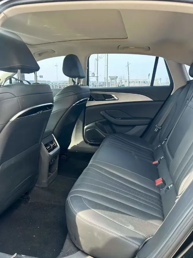 2023 HongQi H5 2.0T 224HP L4 8AT,autocango,china used car exporter,china ev exporter,chinese used car exporter,chinese used ev exporter