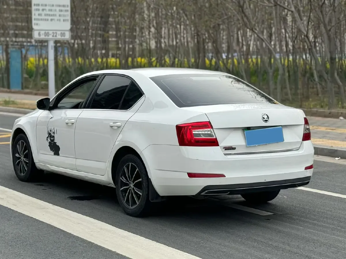 2017 Skoda Octavia 1.6L 110HP L4 5MT,autocango,china used car exporter,china ev exporter,chinese used car exporter,chinese used ev exporter