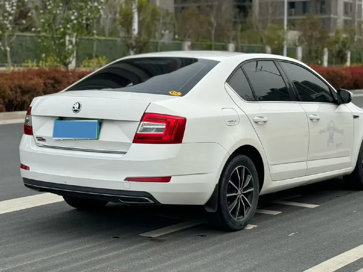 2017 Skoda Octavia 1.6L 110HP L4 5MT,autocango,china used car exporter,china ev exporter,chinese used car exporter,chinese used ev exporter
