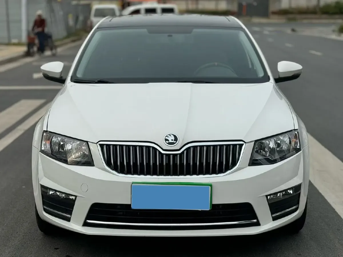 2017 Skoda Octavia 1.6L 110HP L4 5MT,autocango,china used car exporter,china ev exporter,chinese used car exporter,chinese used ev exporter