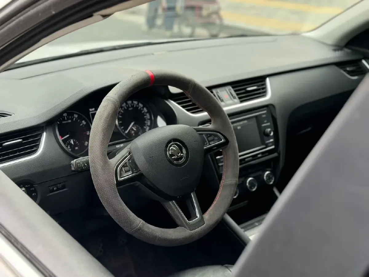 2017 Skoda Octavia 1.6L 110HP L4 5MT,autocango,china used car exporter,china ev exporter,chinese used car exporter,chinese used ev exporter