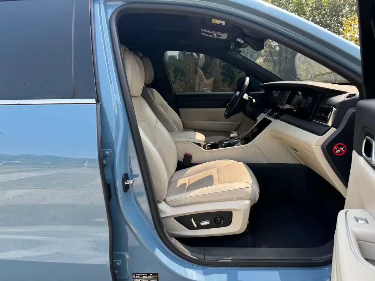 2021 Li ONE Range Extended 131HP REEV 40.5KWH,autocango,china used car exporter,china ev exporter,chinese used car exporter,chinese used ev exporter