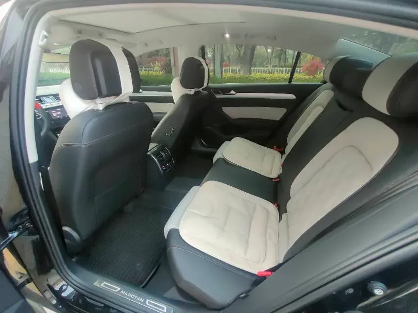 2024 Volkswagen Magotan 2.0T 186HP L4 7DCT,autocango,china used car exporter,china ev exporter,chinese used car exporter,chinese used ev exporter