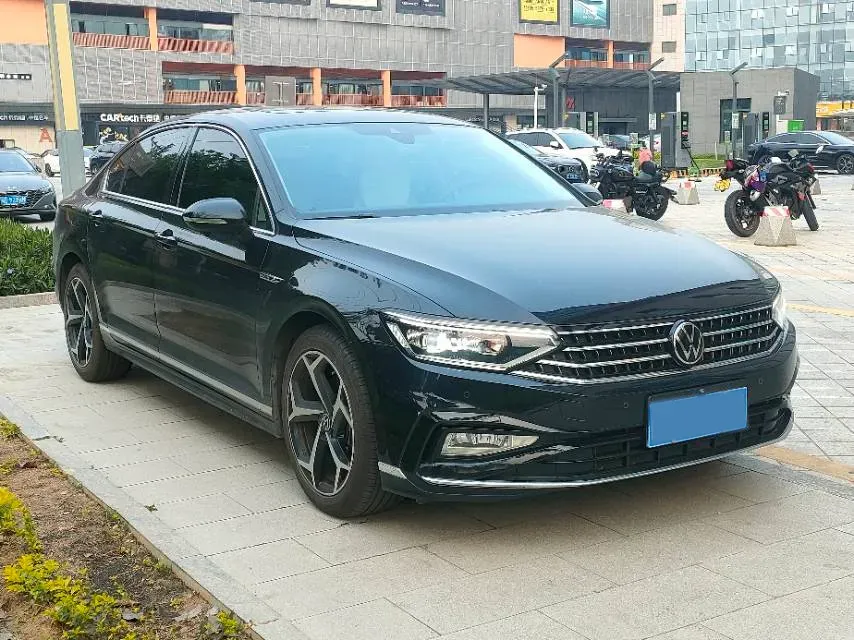 2024 Volkswagen Magotan 2.0T 186HP L4 7DCT,autocango,china used car exporter,china ev exporter,chinese used car exporter,chinese used ev exporter