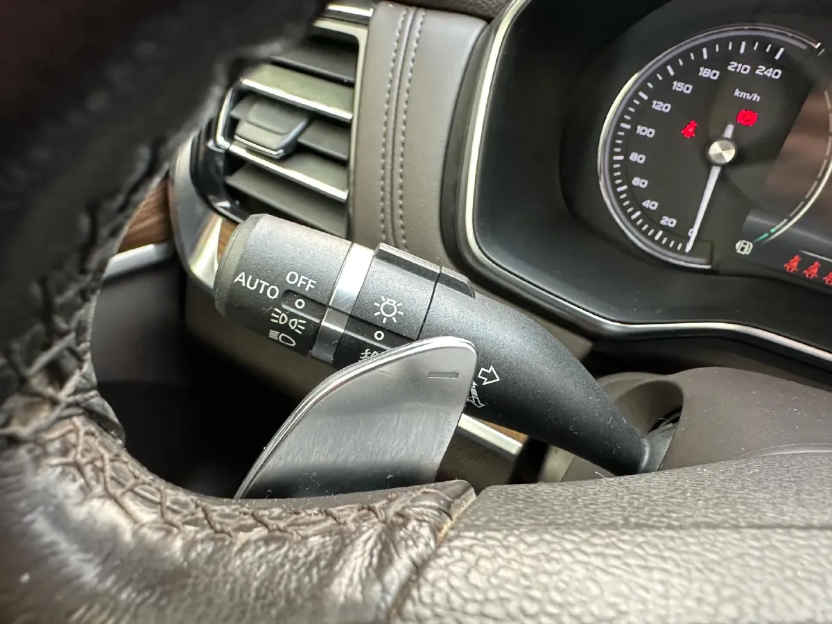 2018 Roewe RX5 2.0T 220HP L4 6DCT,autocango,china used car exporter,china ev exporter,chinese used car exporter,chinese used ev exporter