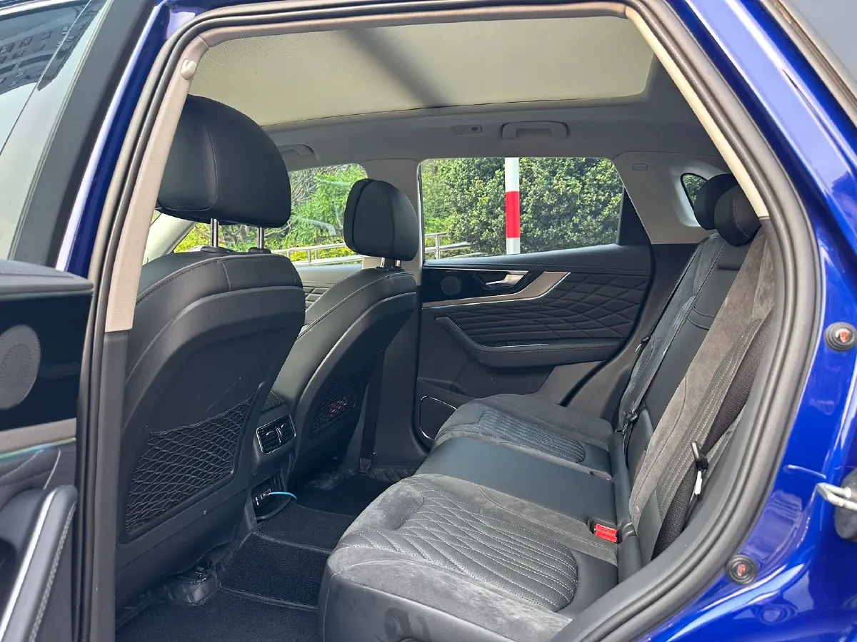 2022 HongQi HS5 2.0T 224HP L4 6AT,autocango,china used car exporter,china ev exporter,chinese used car exporter,chinese used ev exporter