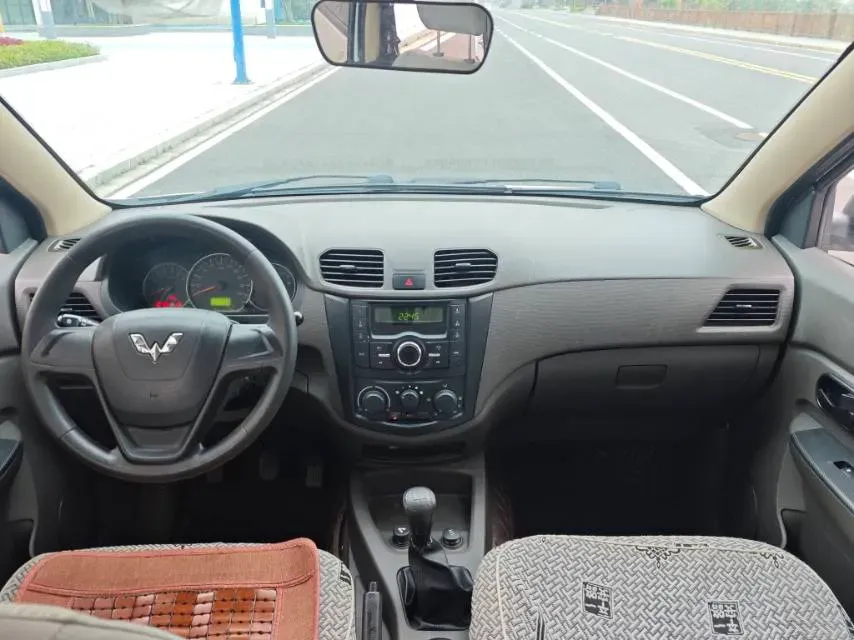 2020 WuLing RongGuang Mini Truck Special 1.5L 99HP L4 5MT,autocango,china used car exporter,china ev exporter,chinese used car exporter,chinese used ev exporter