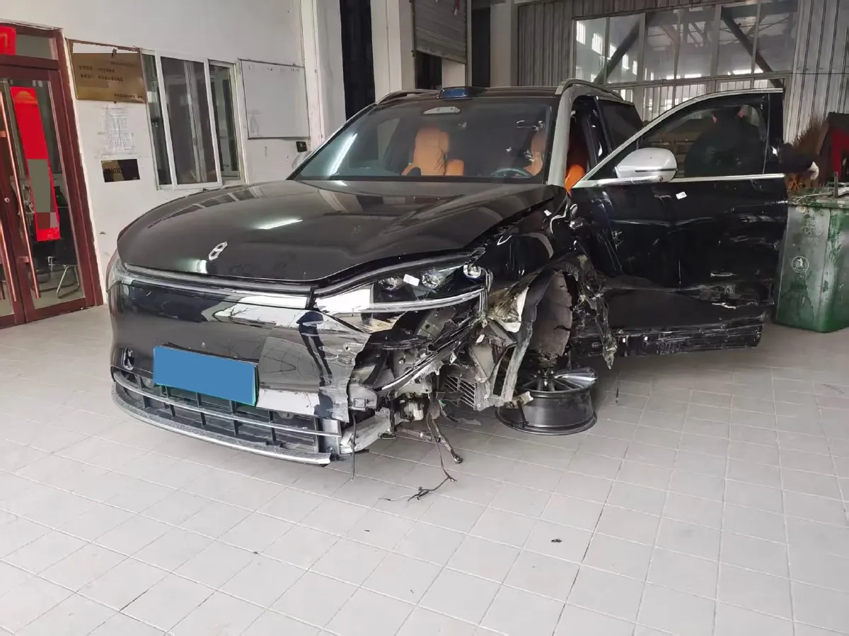 2025 AITO AITO M9 REEV 160HP REEV 52KWH,autocango,china used car exporter,china ev exporter,chinese used car exporter,chinese used ev exporter