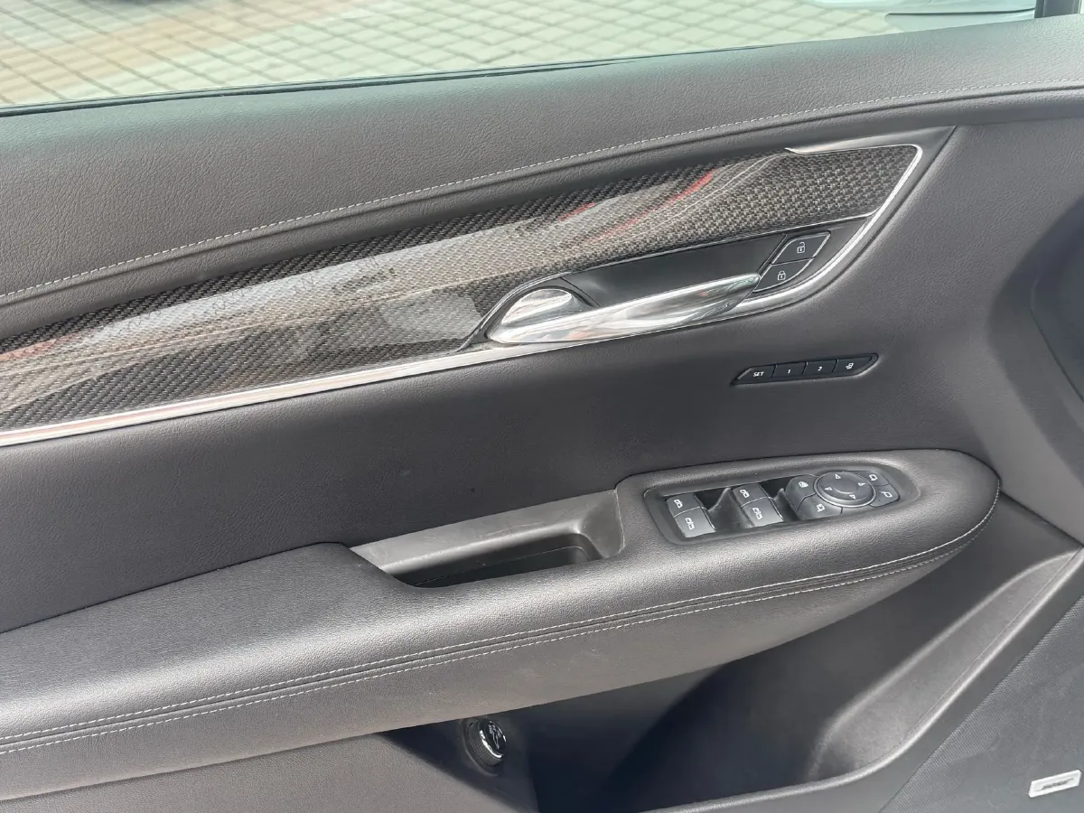 2024 Cadillac XT5 2.0T 237HP L4 9AT,autocango,china used car exporter,china ev exporter,chinese used car exporter,chinese used ev exporter